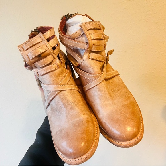 Freebird by Steven Blonde Stair Boot 7 - Picture 4 of 11